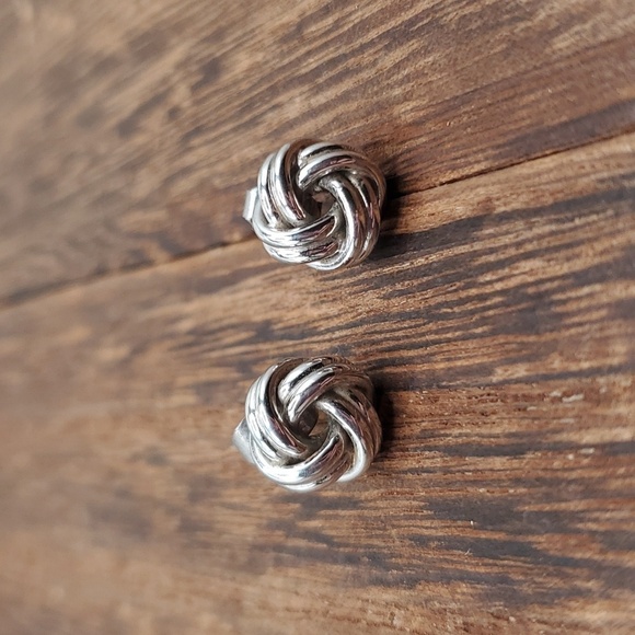 E467 celtic knot earrings‎